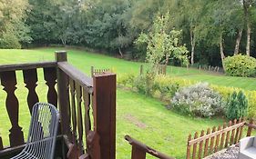 Luxurious Lodge, Hot Tub At Rudyard Lake, Couples Or Small Family
